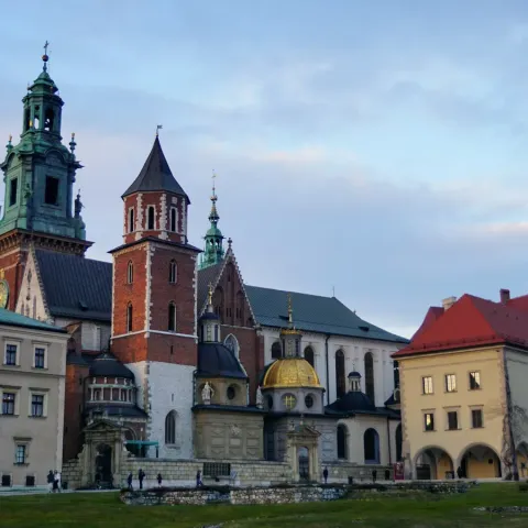 La cattedrale del Wawel a Cracovia, con le sue torri e le cupole