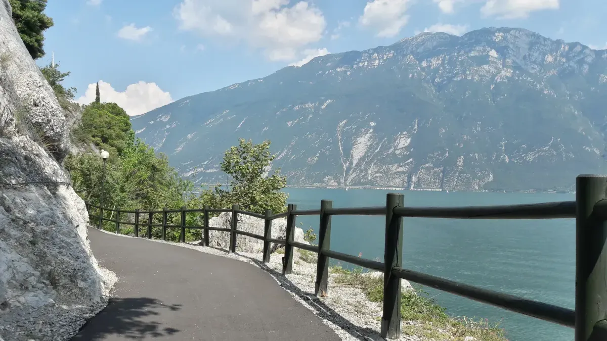 La passerella sospesa sul lago di Garda