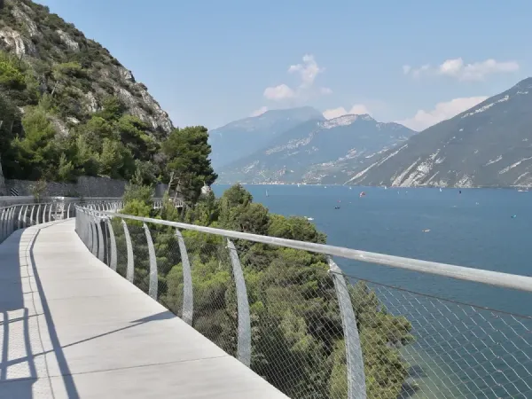 La passerella sospesa sul lago di Garda