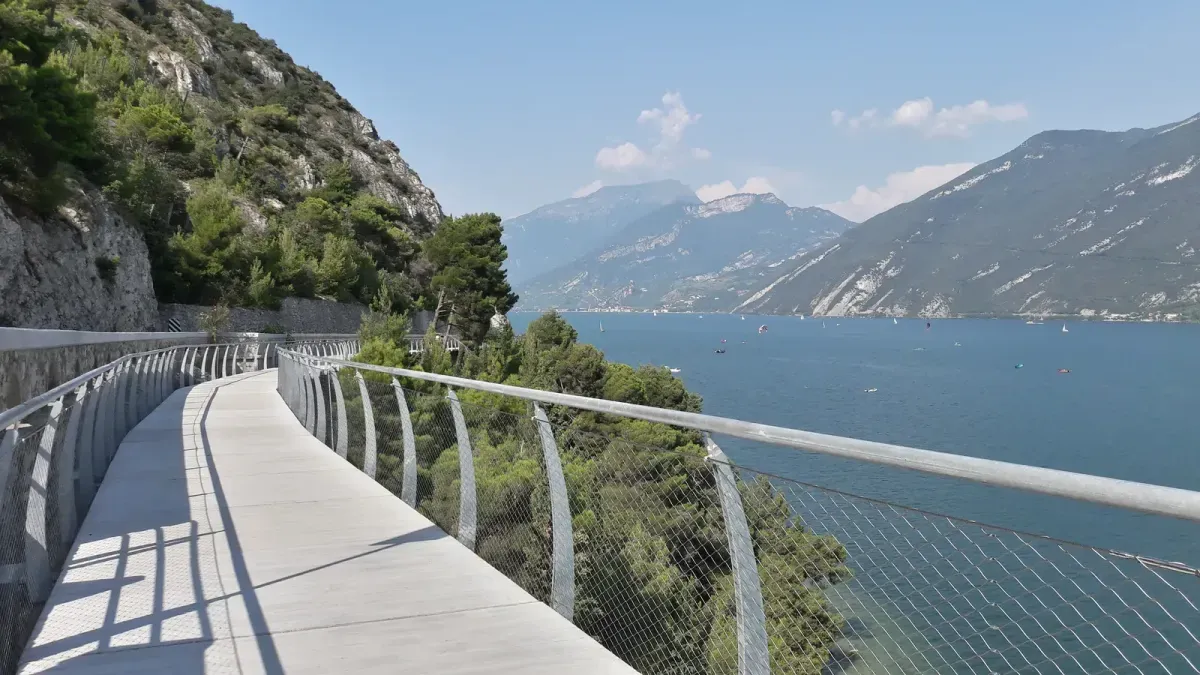 La passerella sospesa sul lago di Garda