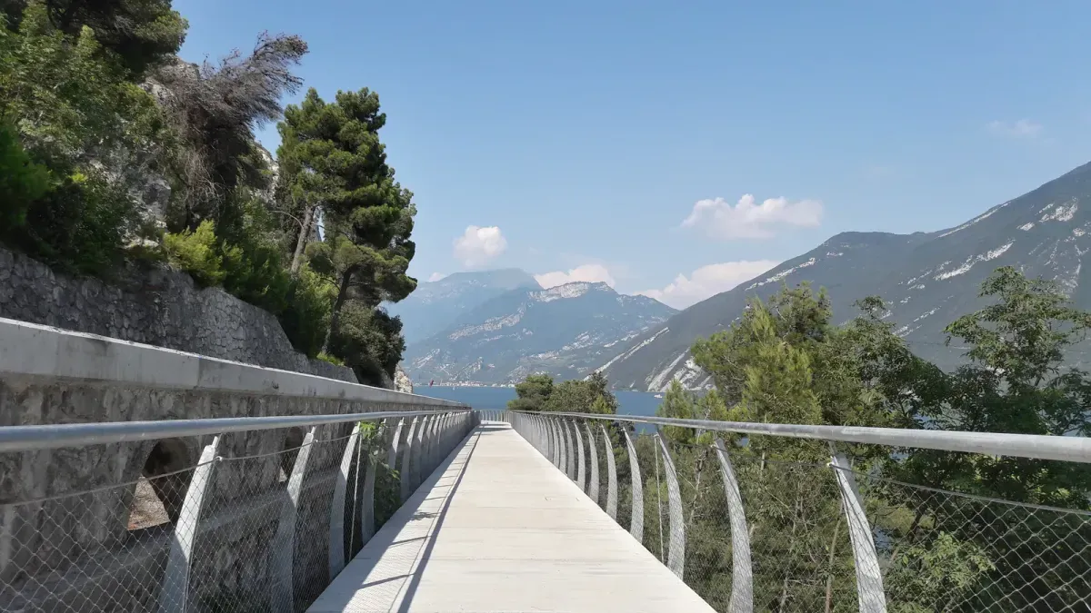 La passerella sospesa sul lago di Garda