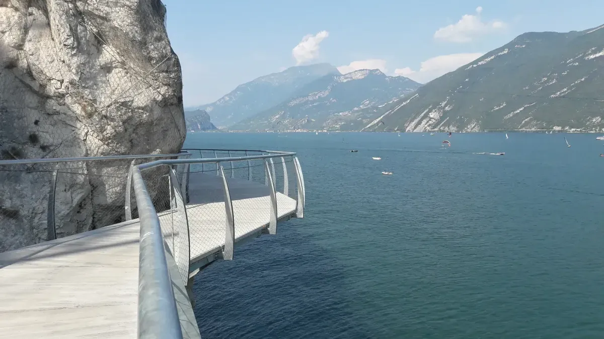 La passerella sospesa sul lago di Garda