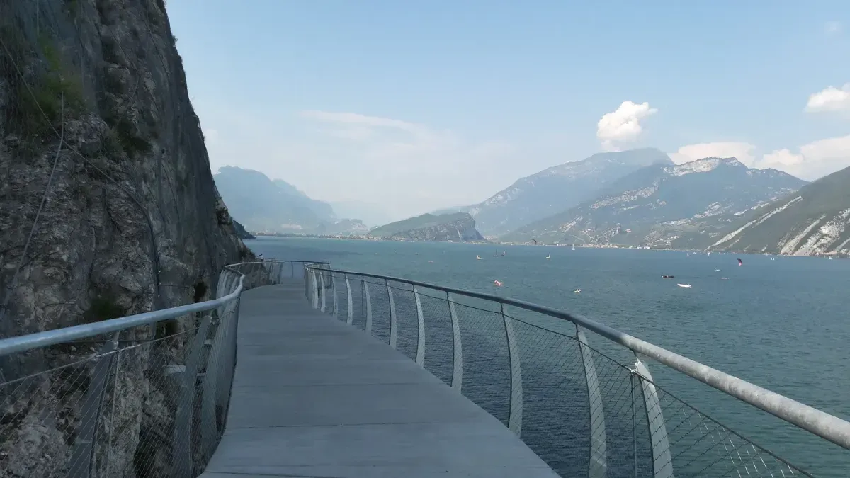 La passerella sospesa sul lago di Garda