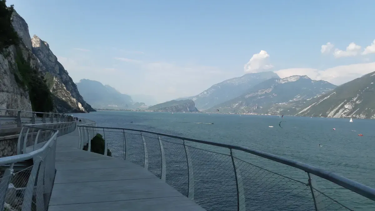 La passerella sospesa sul lago di Garda