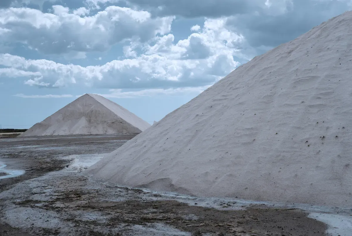 Le saline di Tavira con i cumuli di sale