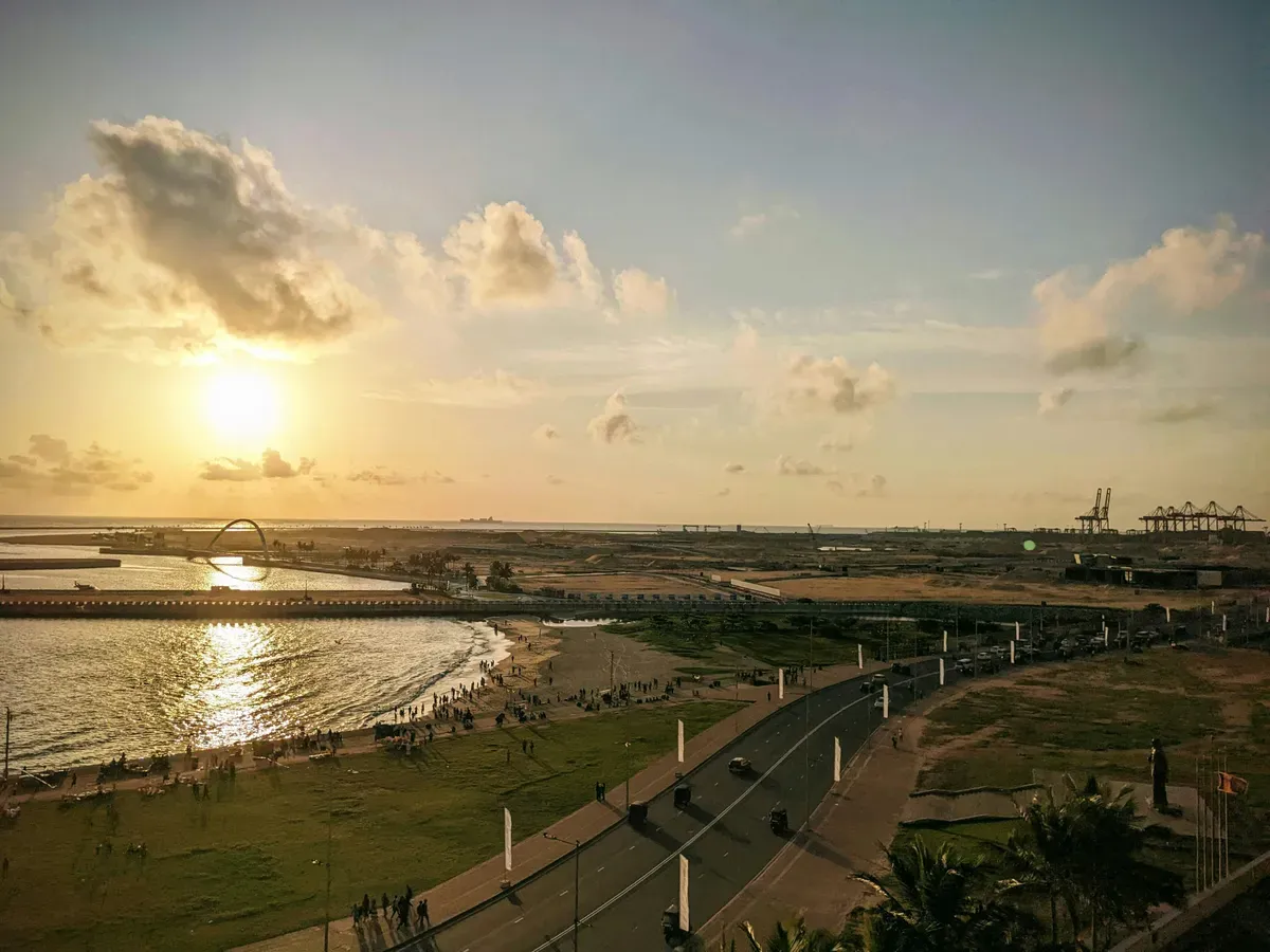 Il lungomare del Galle Face a Colombo al tramonto