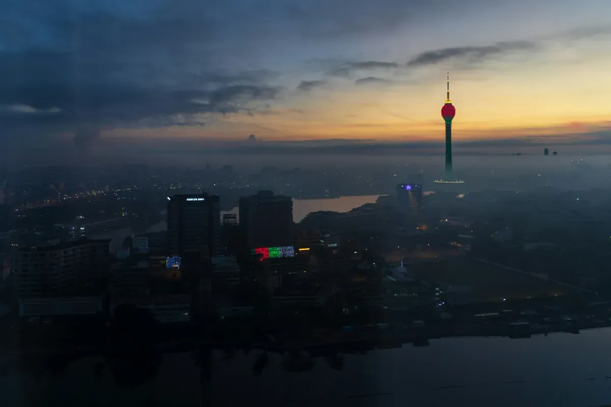 Colombo all'alba con la Lotus Tower
