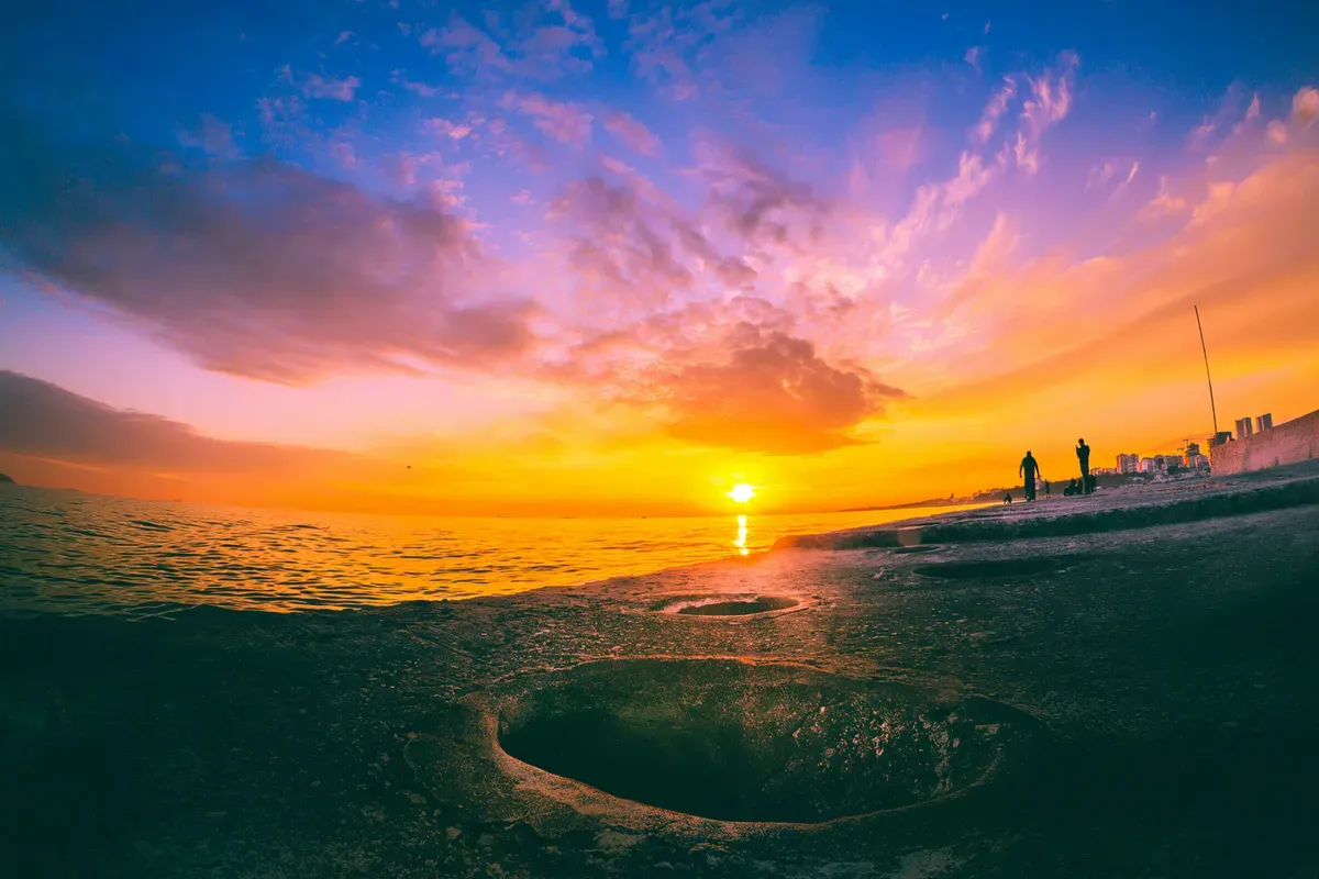 Il tramonto sul Mar di Marmara visto dalla costa di Istanbul