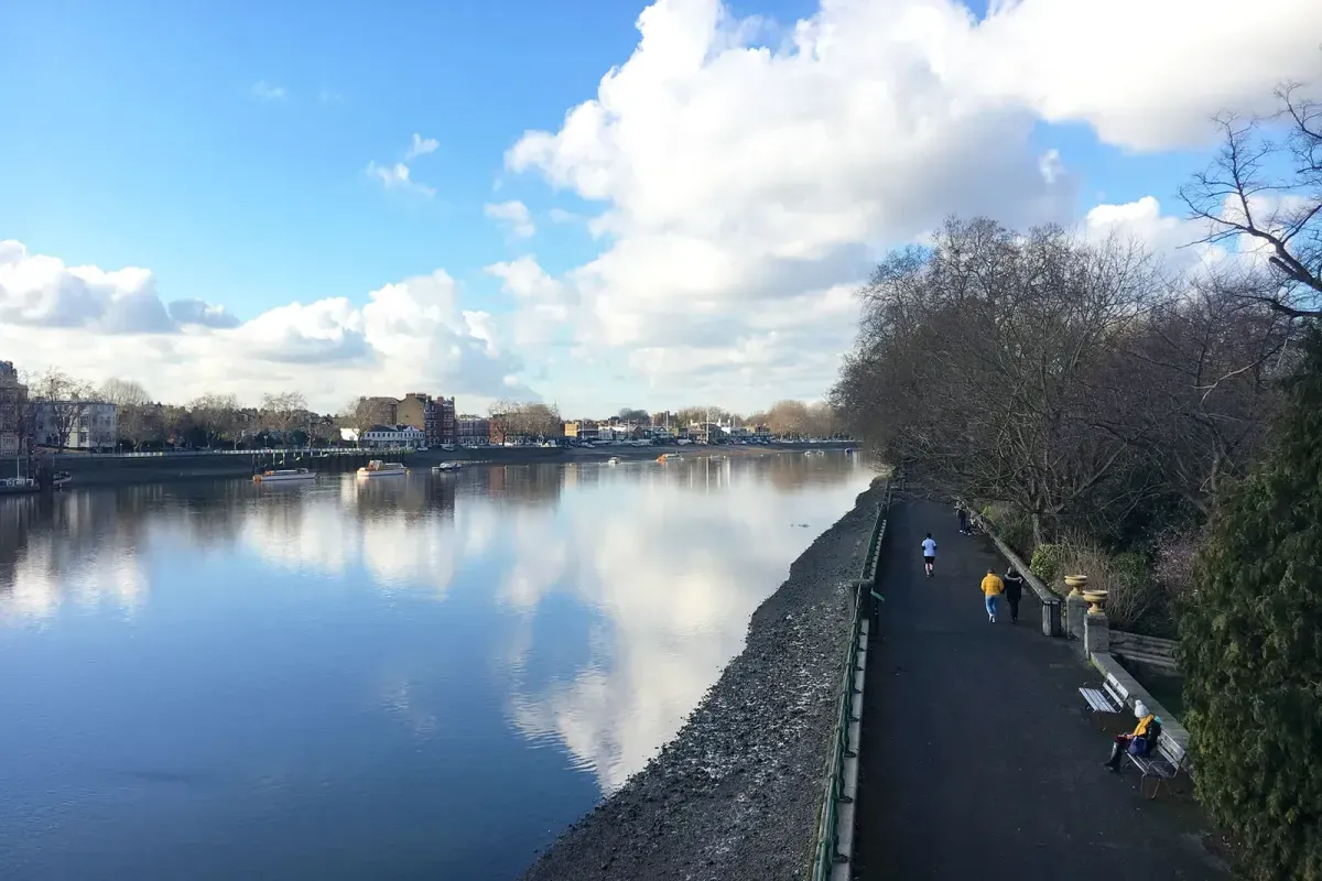 correre lungo il Tamigi a londra