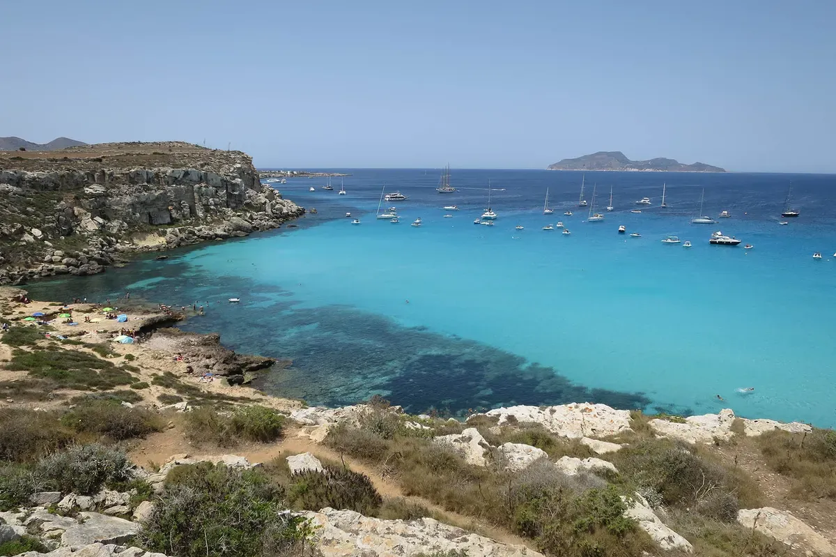 Cala Rossa Favignana scopri dove correre quando viaggi
