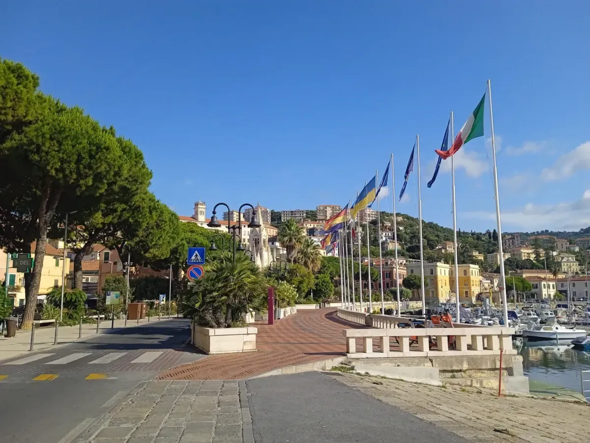 Imperia: il lungomare della Riviera dei fiori